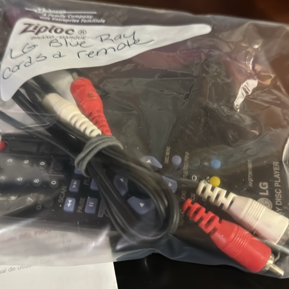 LG Blu-ray Disc DVD player works well had cords to plug into TV & remote - Picture 3 of 4